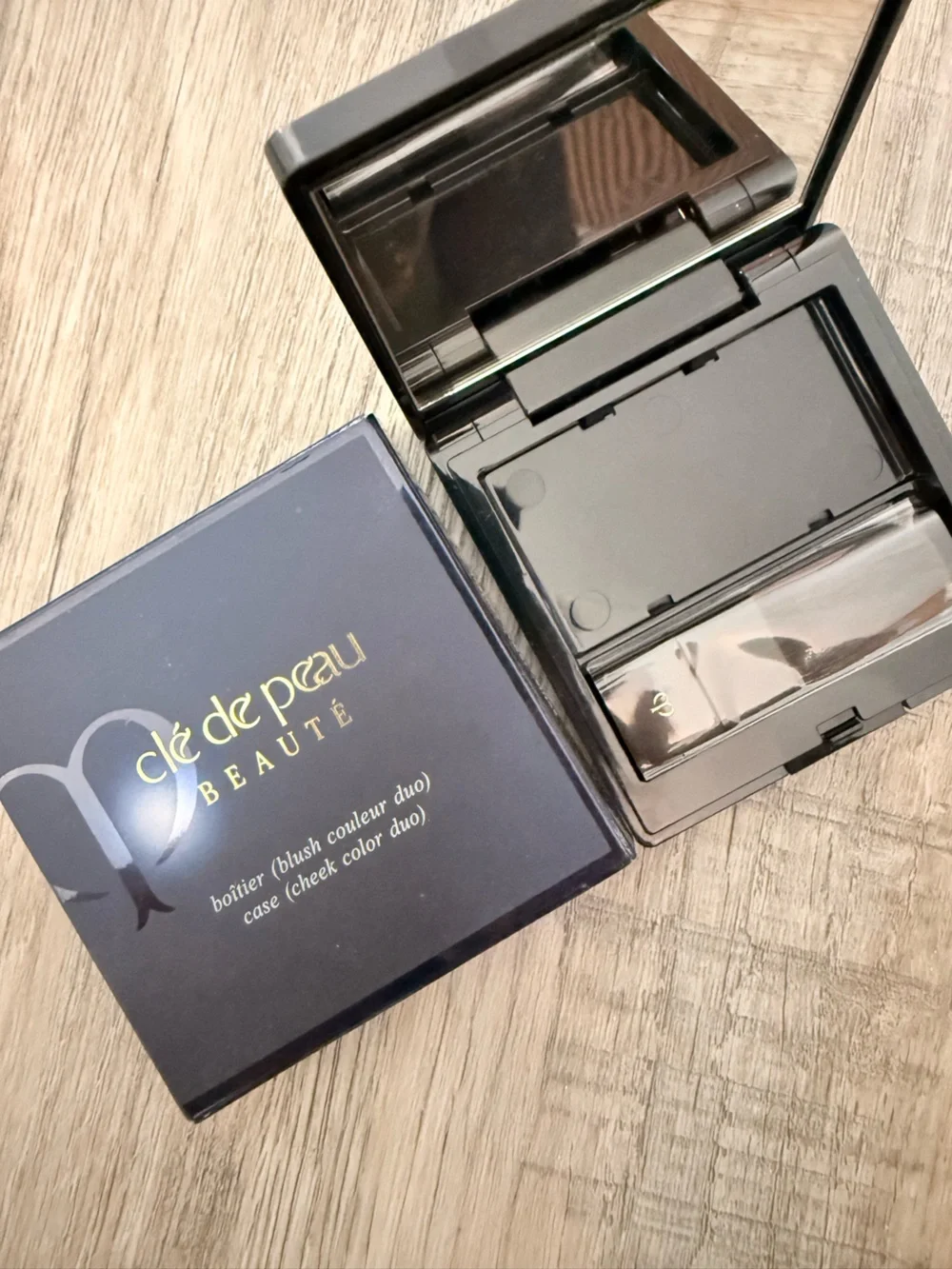 clé de peau Beauté Compact Blush Case